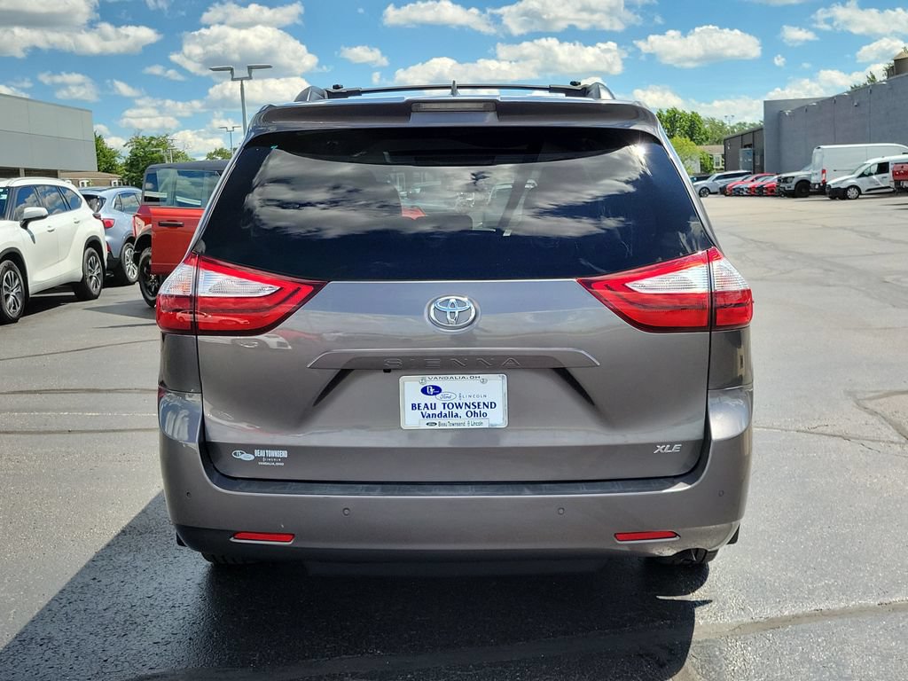 Used 2019 Toyota Sienna XLE w/ XLE Navigation Package FWD image 5