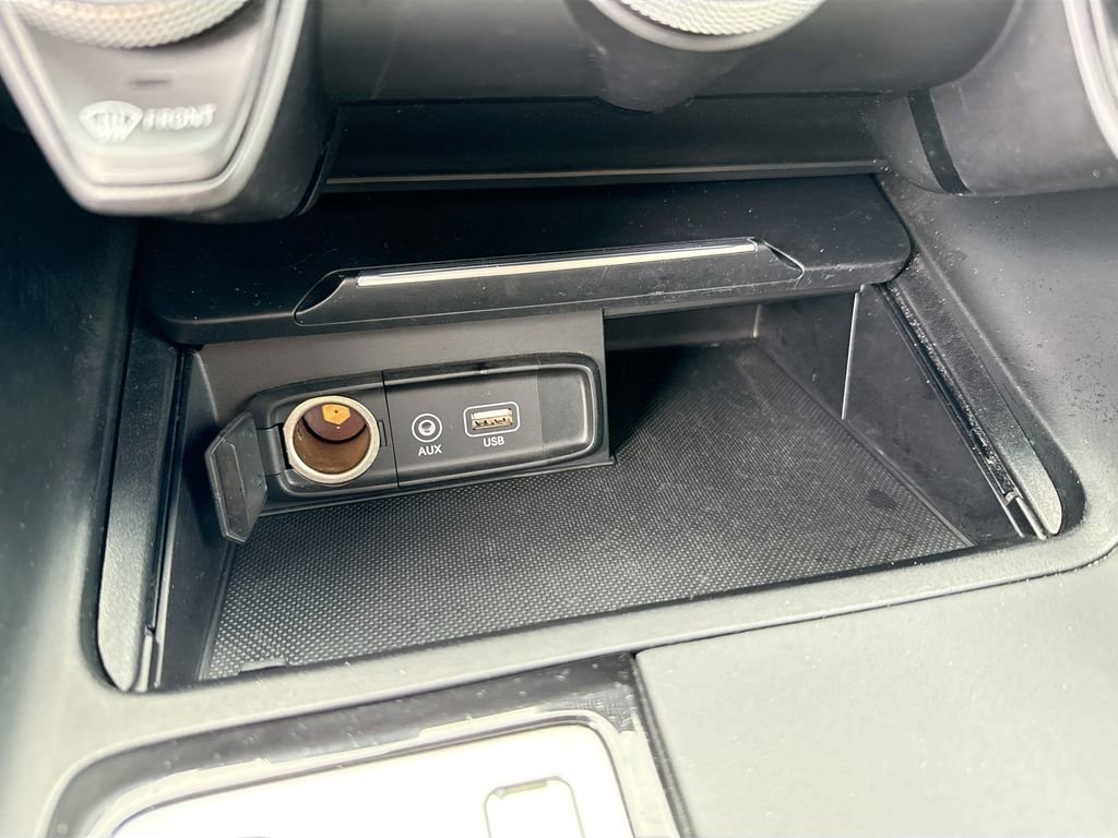 Used 2020 Genesis G70 2.0T image 29