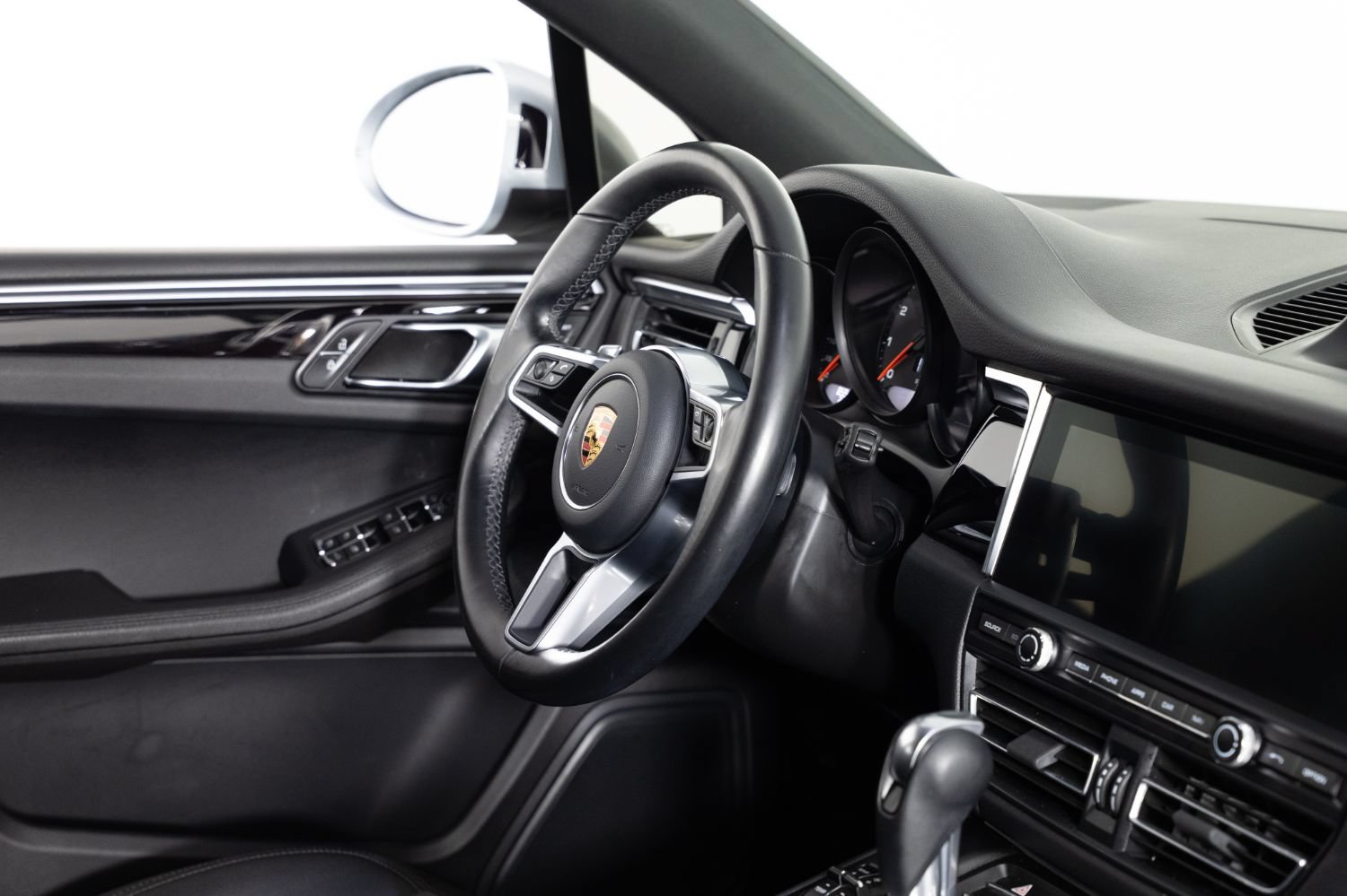 Used 2021 Porsche Macan AWD/4WD image 25