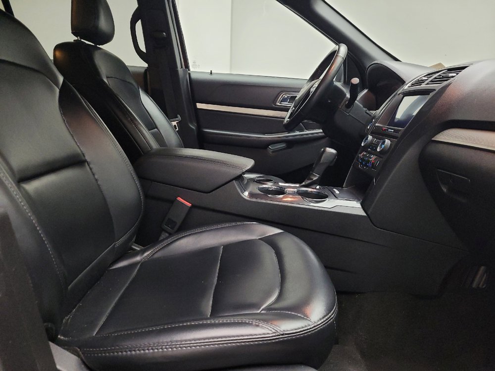 Used 2019 Ford Explorer XLT w/ Equipment Group 202A FWD image 21