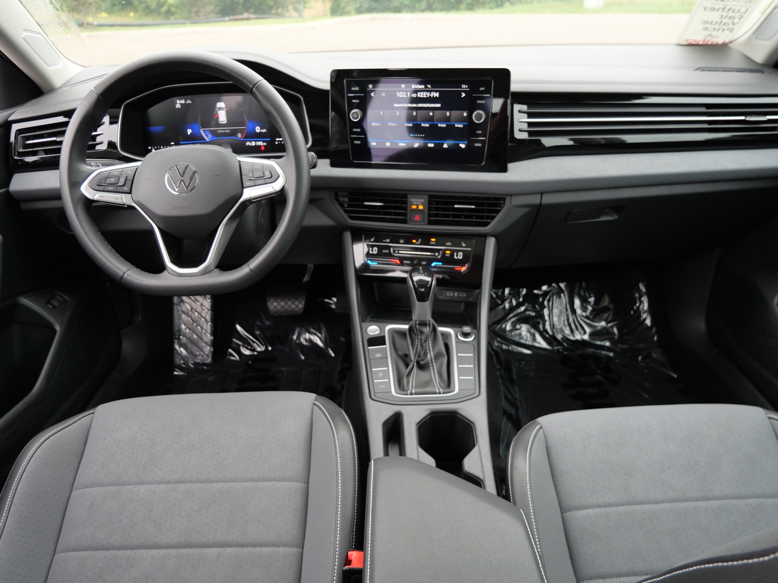 Used 2025 Volkswagen Jetta SE w/ Sunroof Package FWD image 10