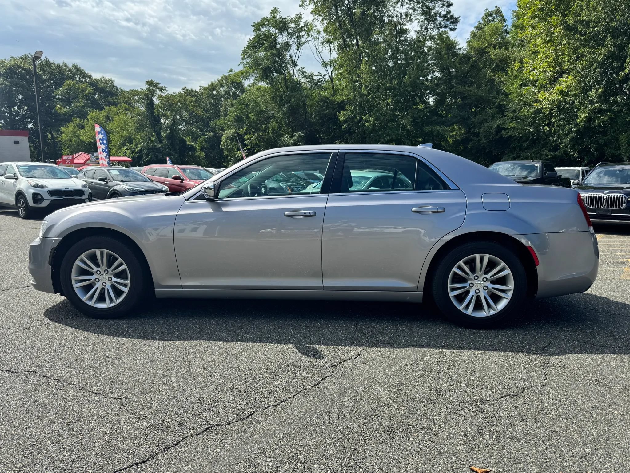 Used 2017 Chrysler 300 Limited RWD image 2