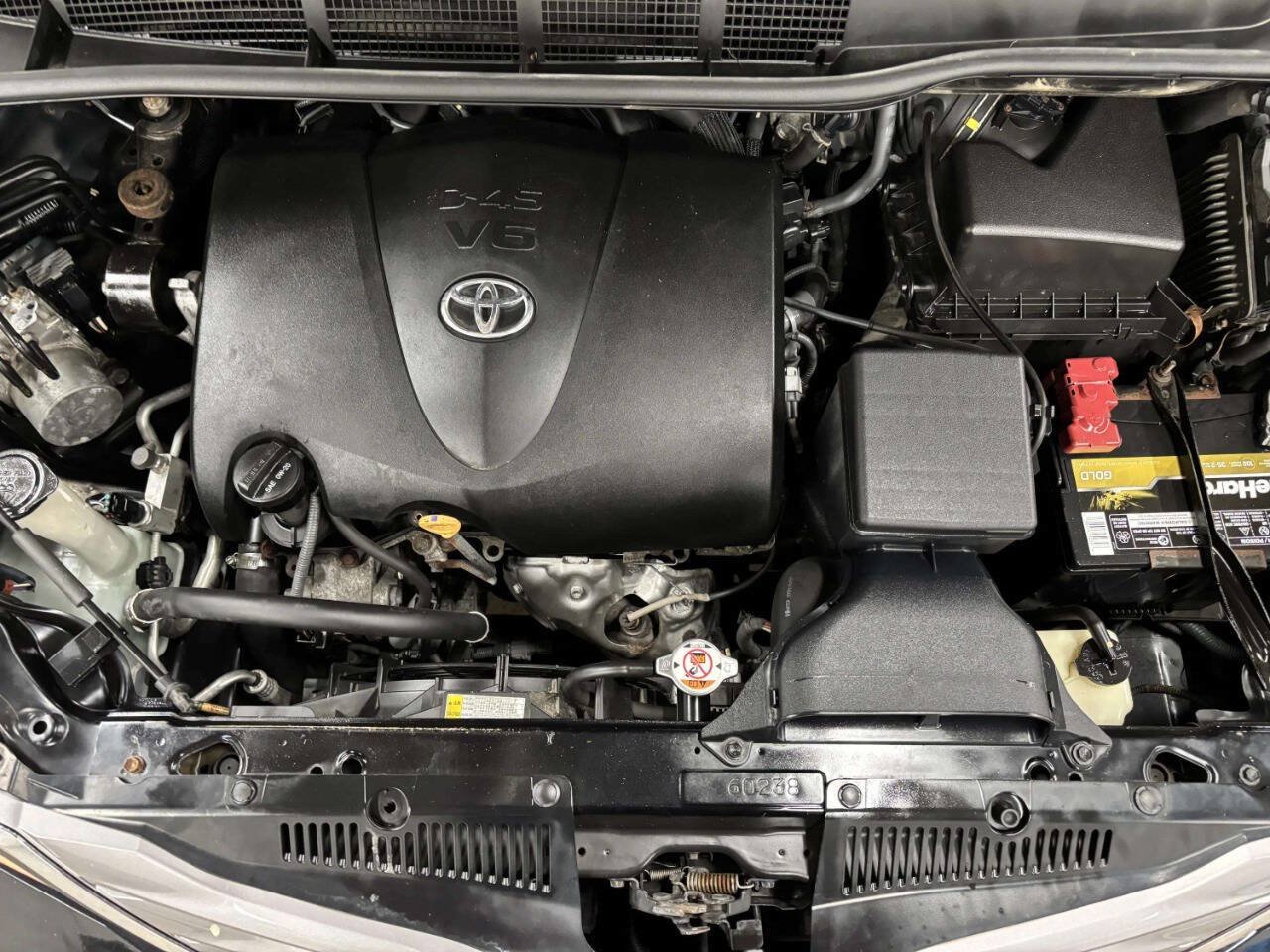 Used 2017 Toyota Sienna XLE Premium AWD/4WD image 12