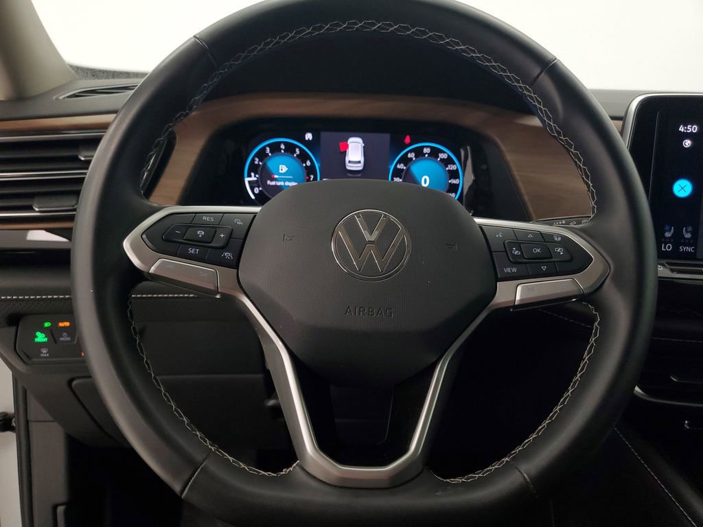 Used 2025 Volkswagen Atlas SE image 14