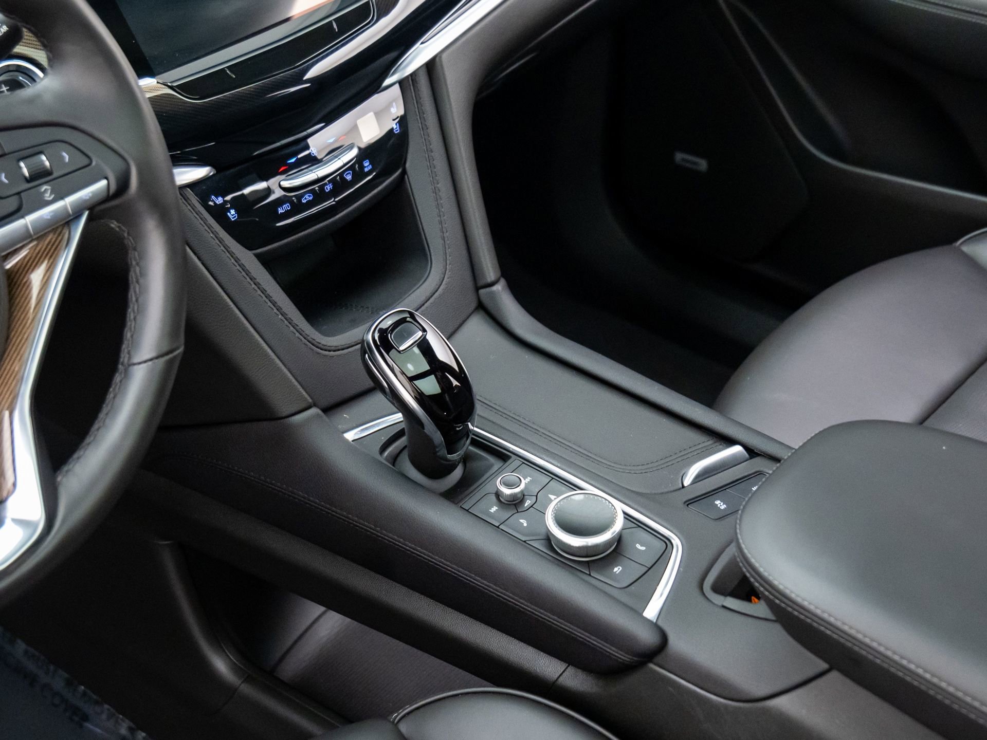 Certified 2024 Cadillac XT6 Premium Luxury w/ Platinum Package image 15