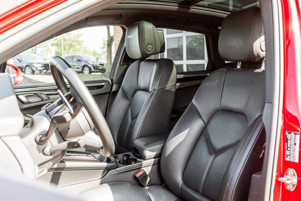 Used 2023 Porsche Macan AWD/4WD image 6