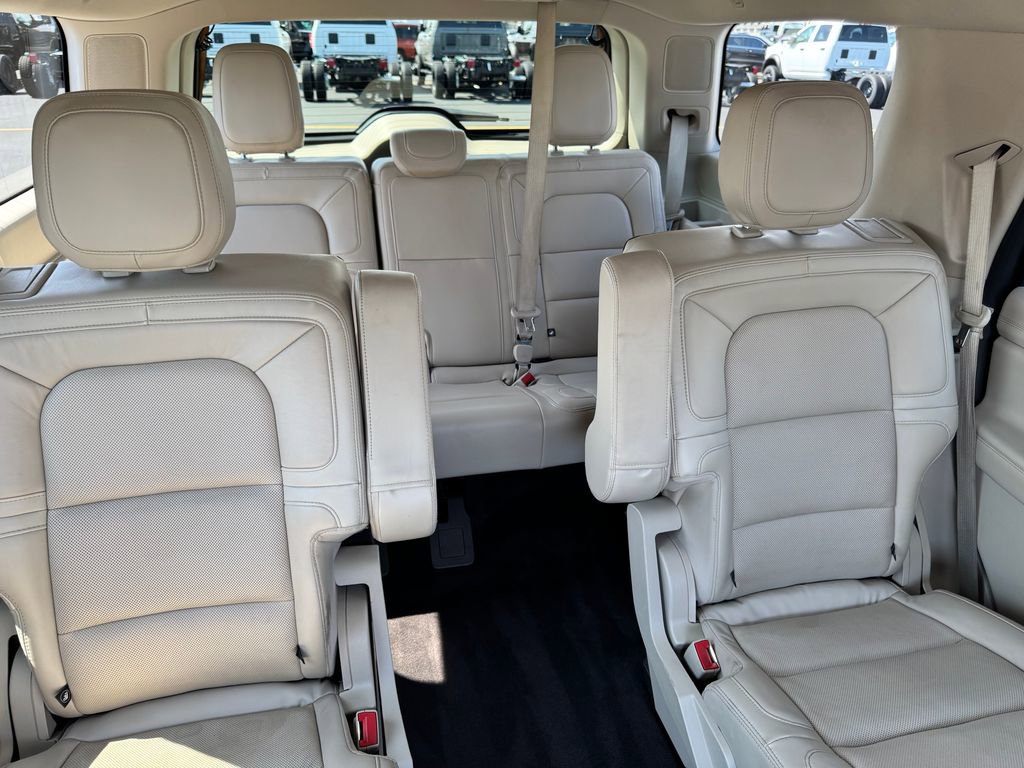 Used 2021 Lincoln Navigator Reserve w/ Luxury Package image 19
