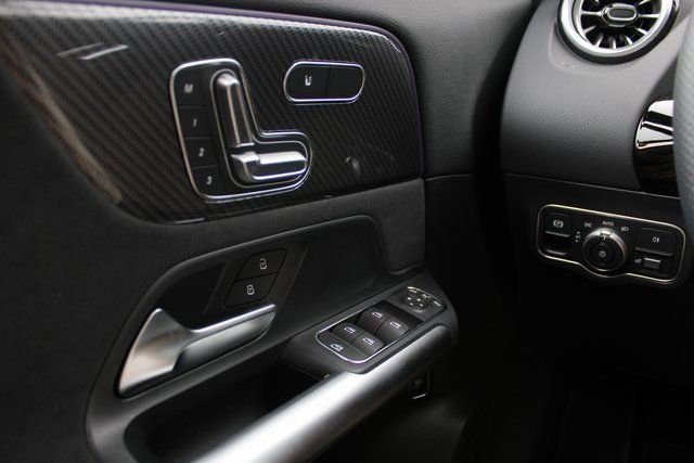 Used 2025 Mercedes-Benz GLA 250 4MATIC image 25