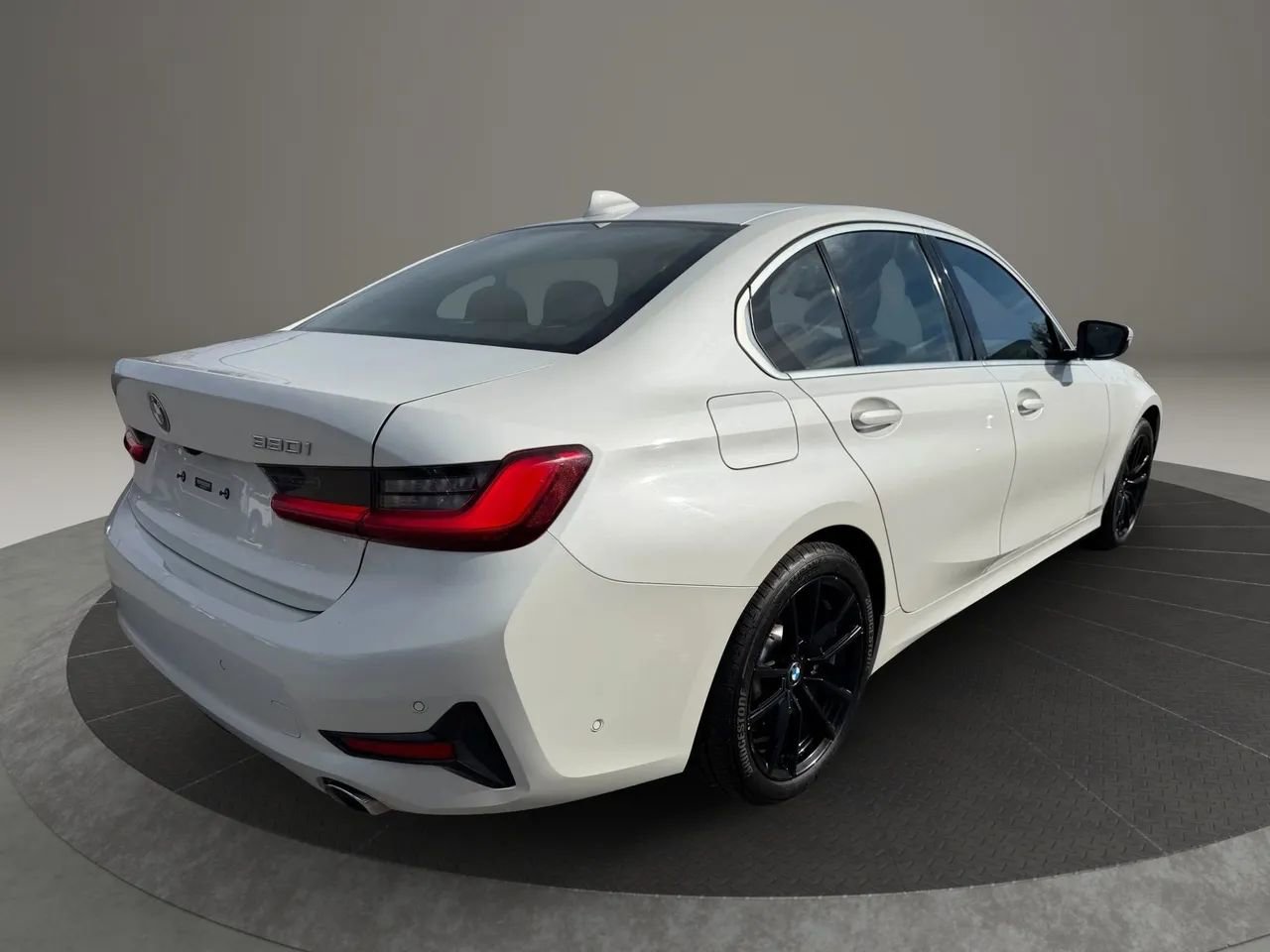 Used 2020 BMW 330i xDrive Sedan w/ Premium Package image 5