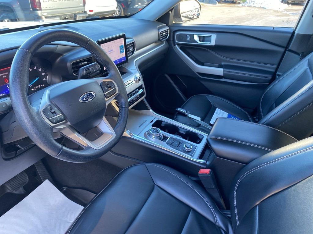 Used 2022 Ford Explorer XLT w/ Equipment Group 202A image 25