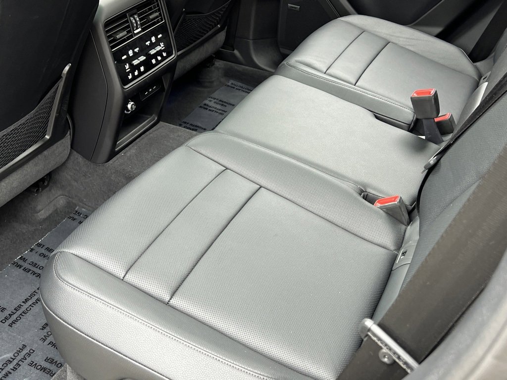 Used 2025 Porsche Cayenne image 19