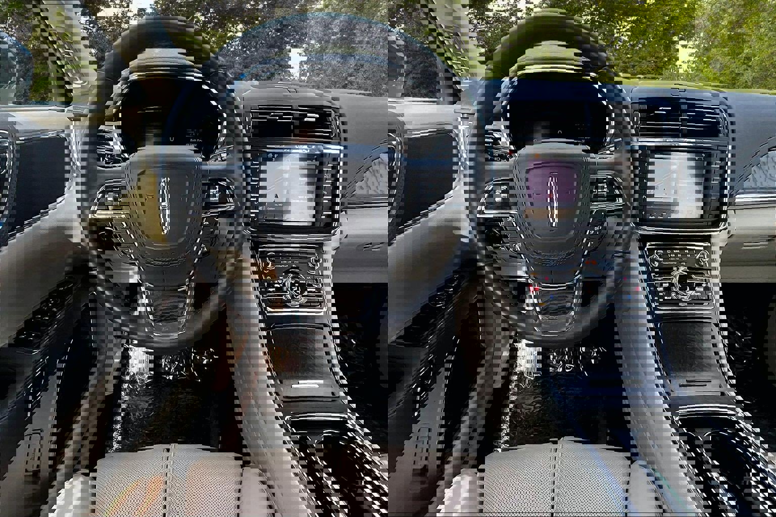 Used 2019 Lincoln Continental Select image 8