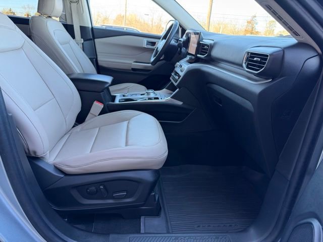 Used 2023 Ford Explorer XLT w/ Equipment Group 202A image 22