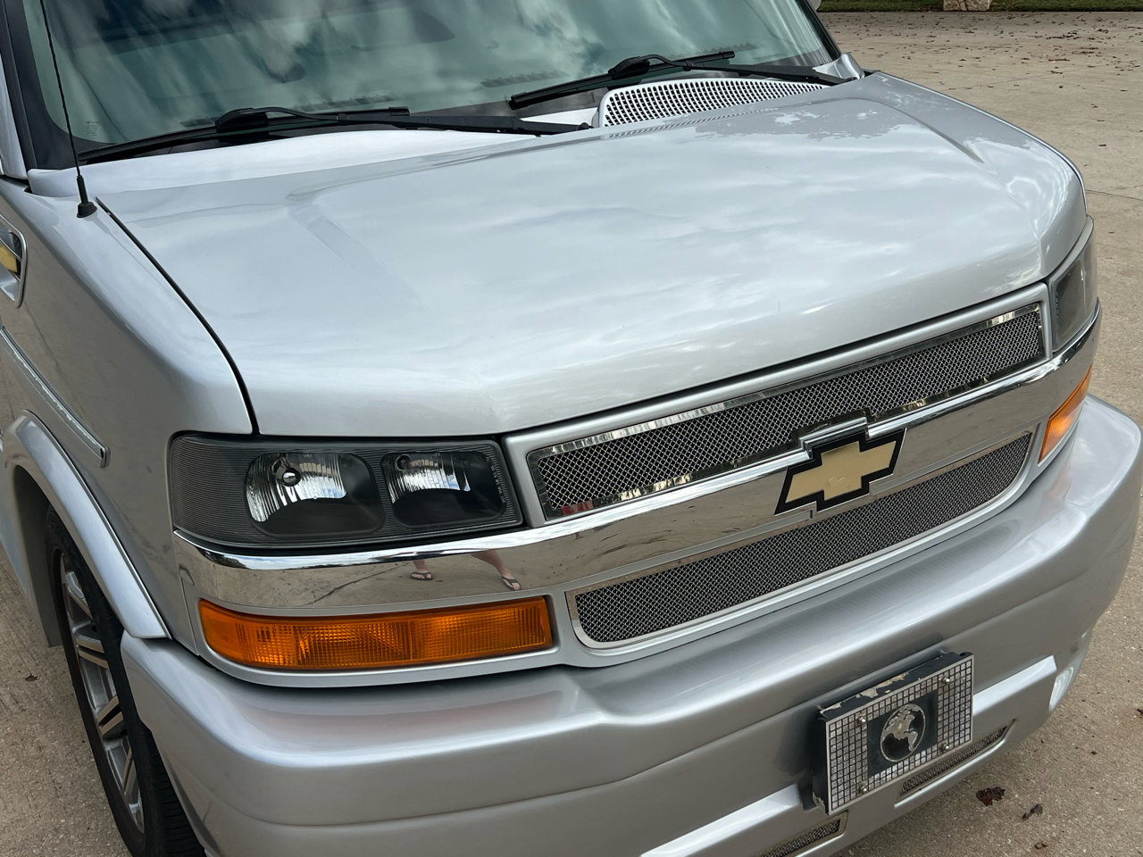 Used 2018 Chevrolet Express 2500 w/ Enhanced Convenience Package image 11