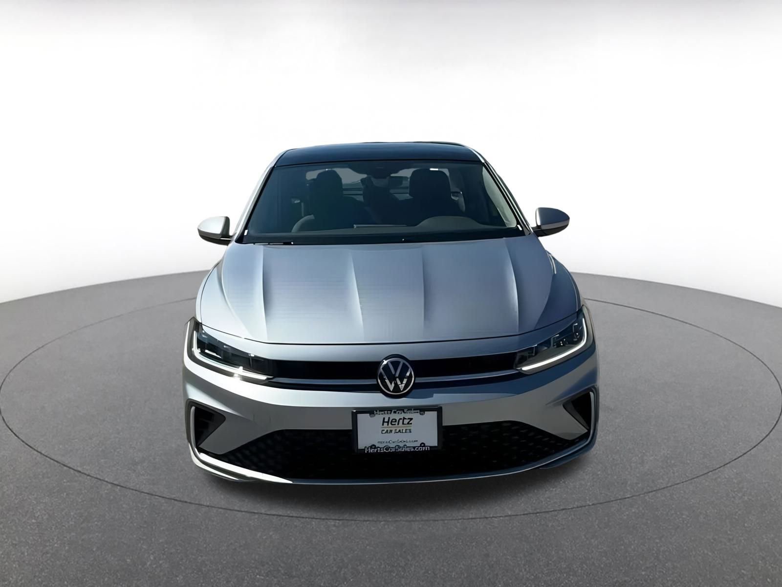 Used 2025 Volkswagen Jetta SE image 4