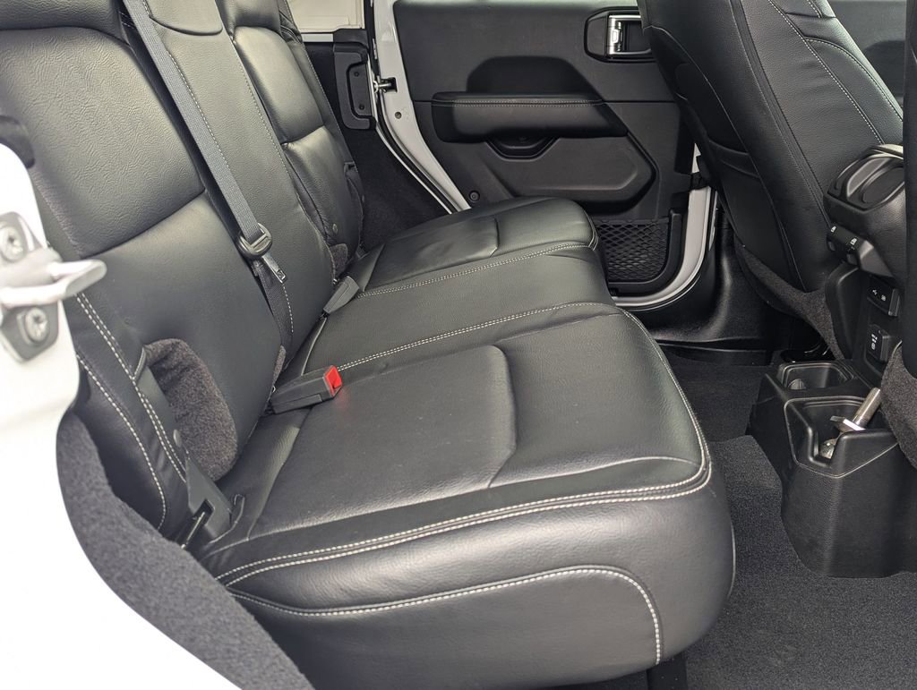 Used 2018 Jeep Wrangler Unlimited Sahara image 25