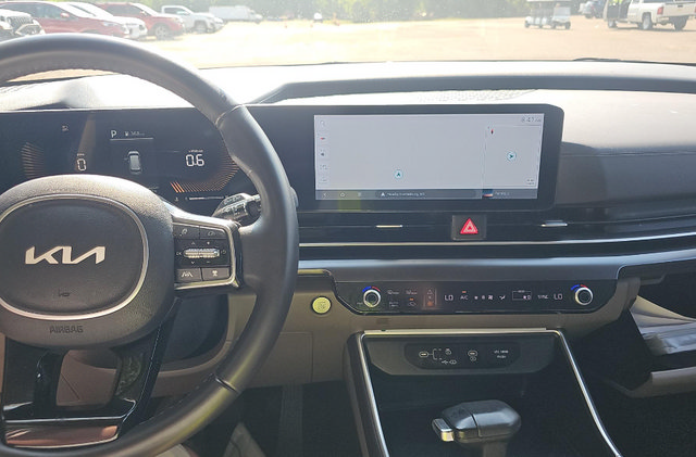 Certified 2025 Kia Carnival FWD image 5