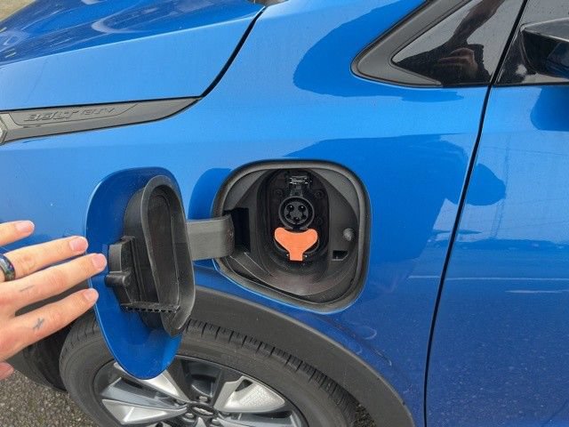 Used 2023 Chevrolet Bolt EUV LT w/ Convenience Package FWD image 12