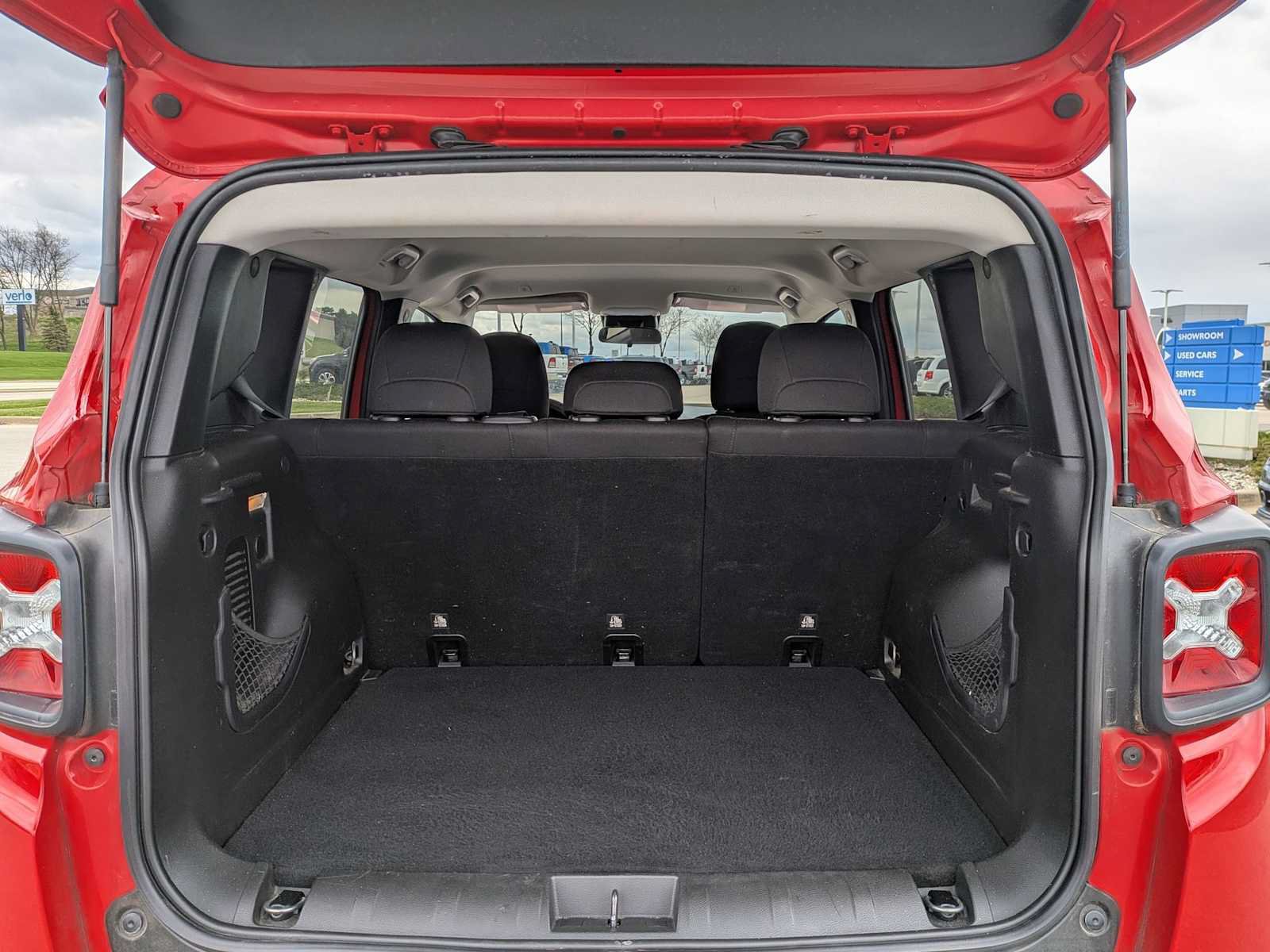 Certified 2020 Jeep Renegade Latitude FWD image 31