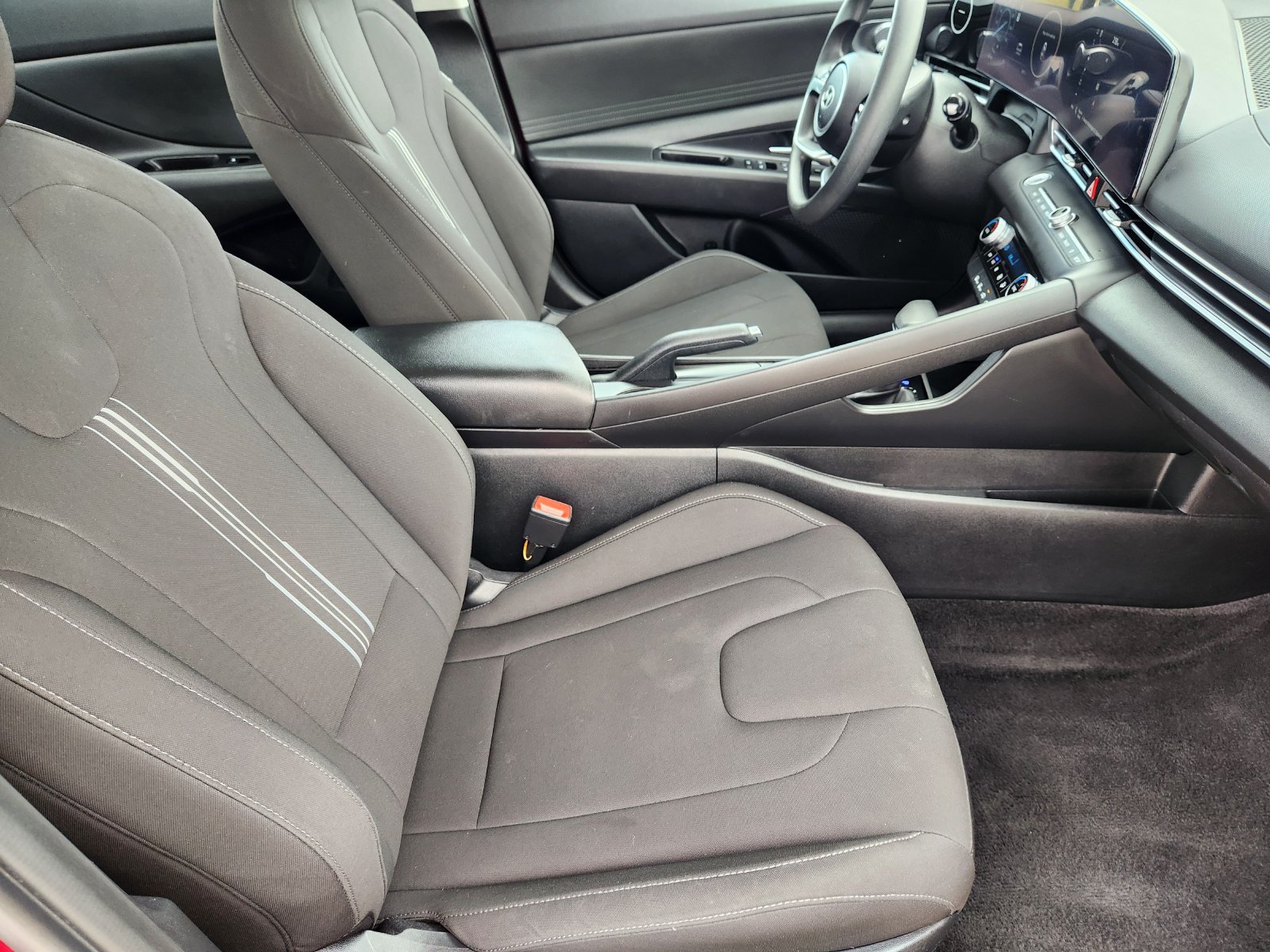 Used 2024 Hyundai Elantra SEL FWD image 29