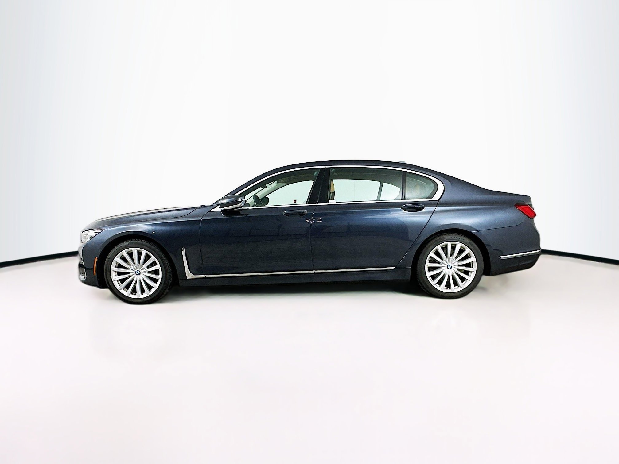 Used 2020 BMW 740i xDrive w/ Cold Weather Package image 4