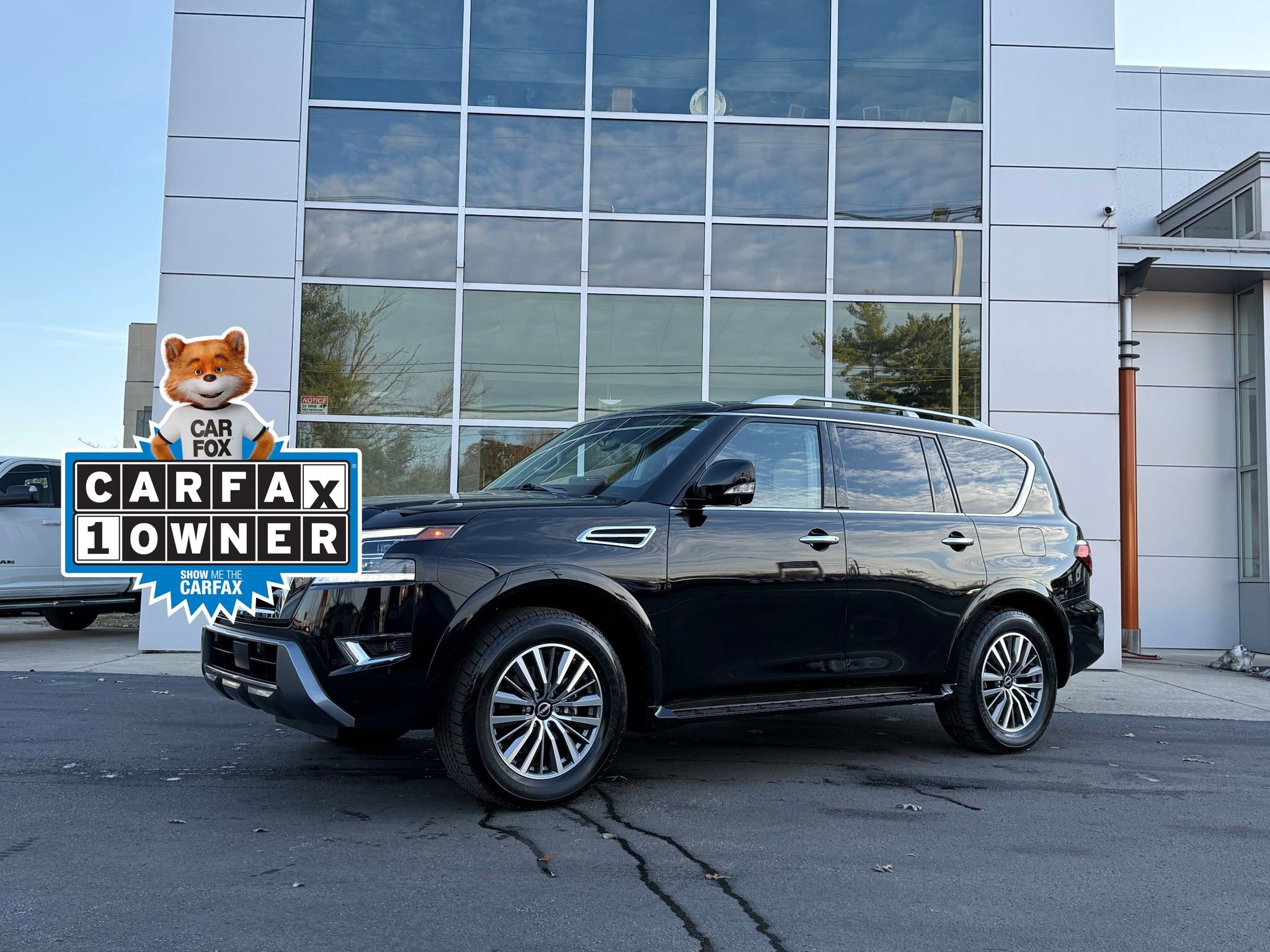 Used 2024 Nissan Armada SL w/ Captain's Chairs Package image 1