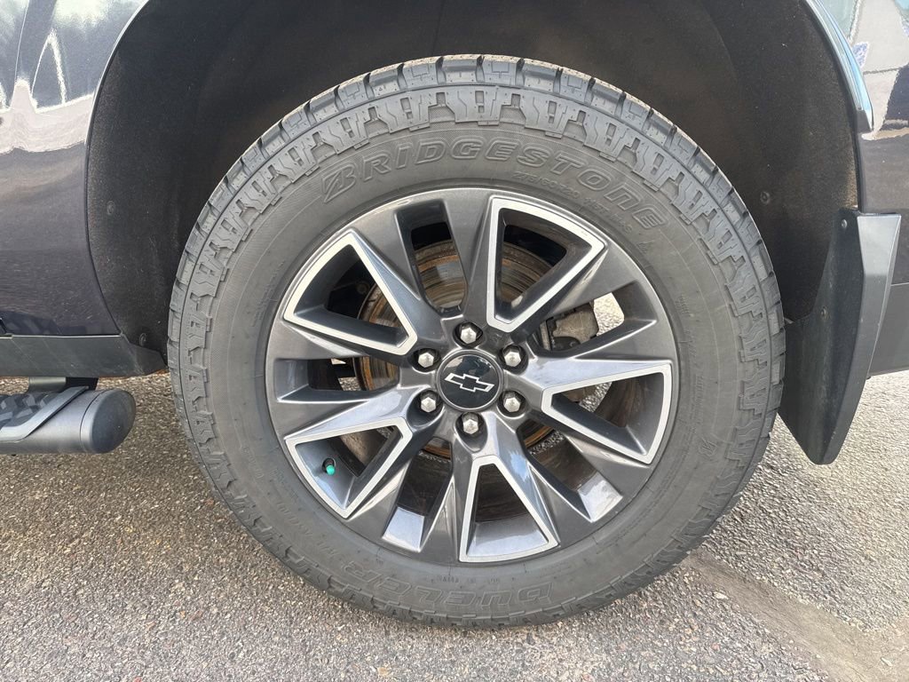 Used 2022 Chevrolet Suburban Z71 w/ Luxury Package image 34