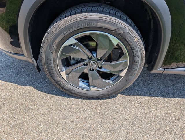 Used 2025 Nissan Rogue SV AWD/4WD image 27