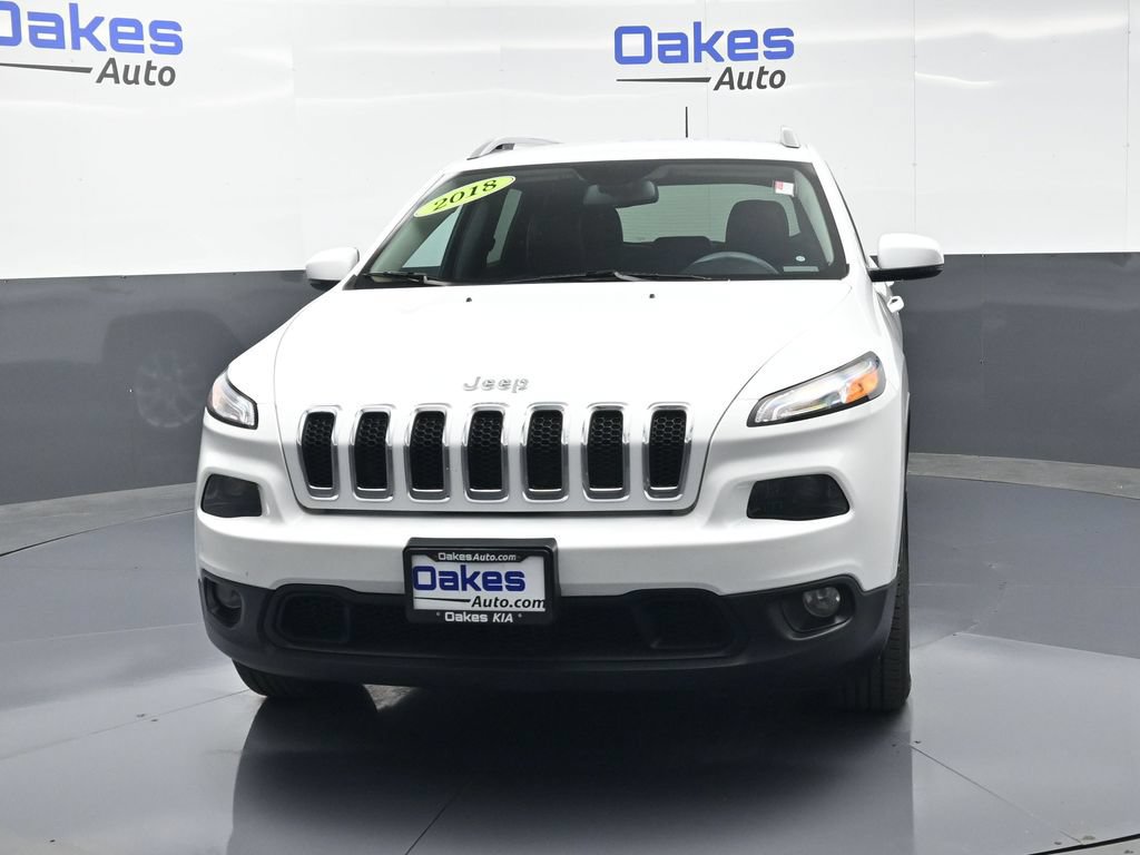 Used 2018 Jeep Cherokee Latitude Plus w/ Cold Weather Group AWD/4WD image 2