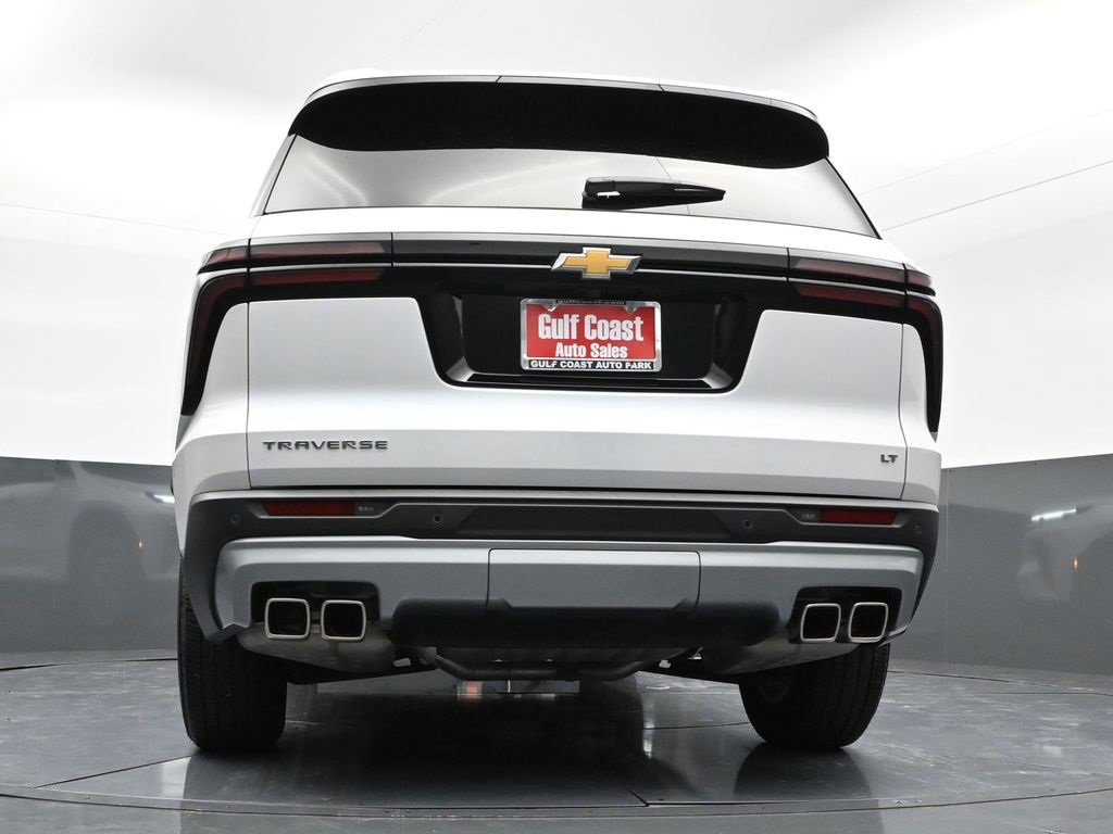 Used 2024 Chevrolet Traverse LT image 32