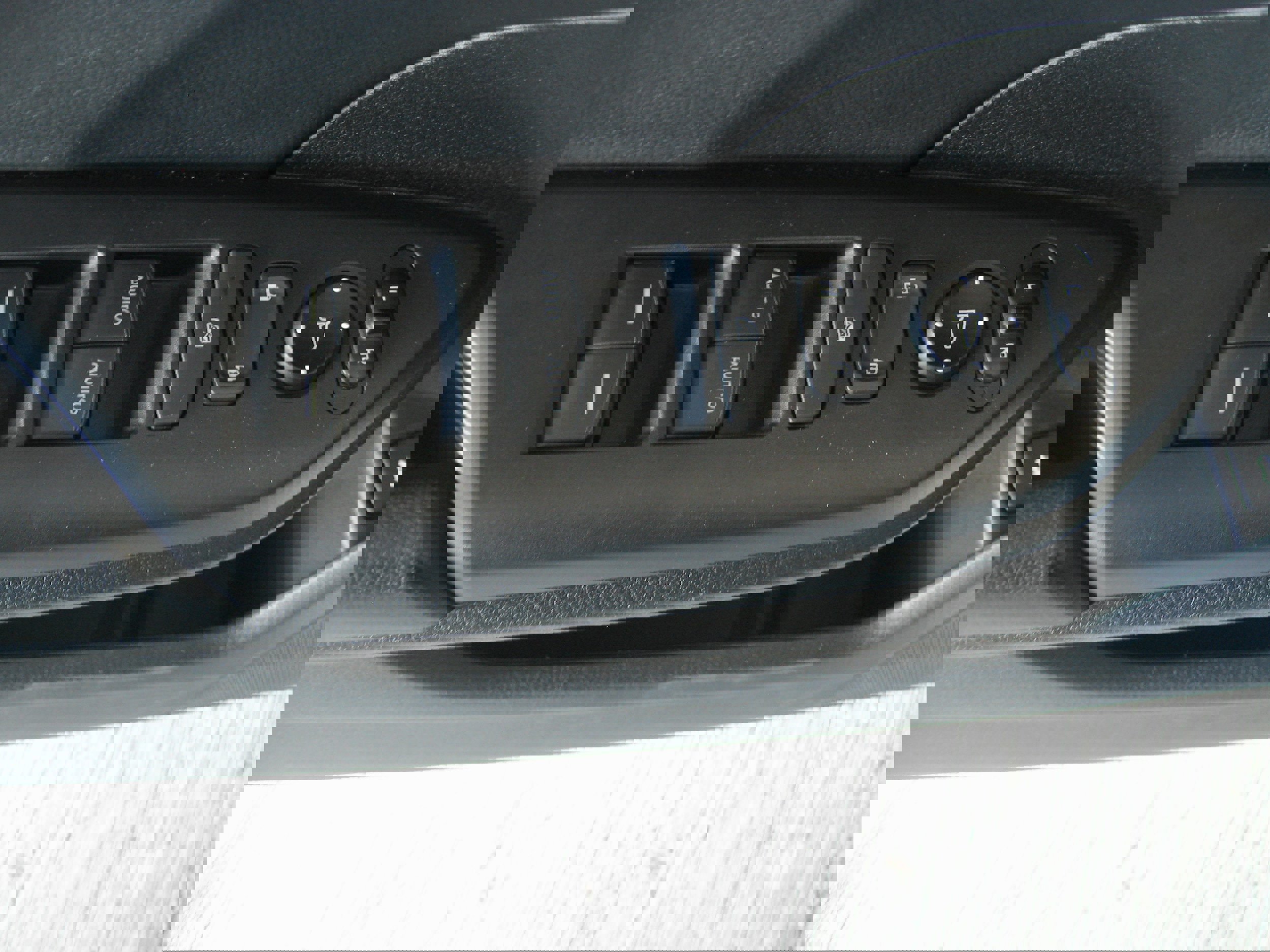 Used 2018 Honda Civic EX-L image 11