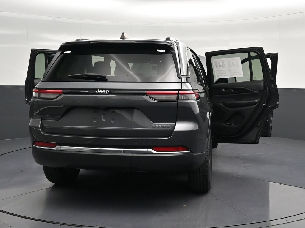 Used 2023 Jeep Grand Cherokee Laredo RWD image 37