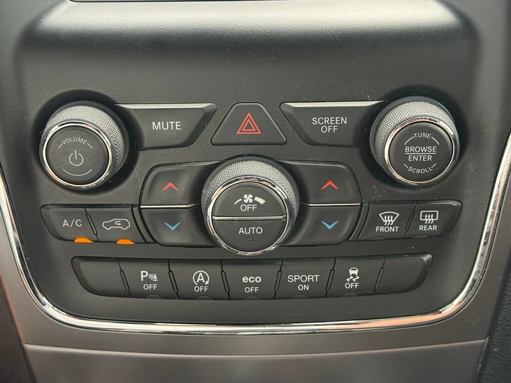 Used 2020 Jeep Grand Cherokee Laredo AWD/4WD image 18
