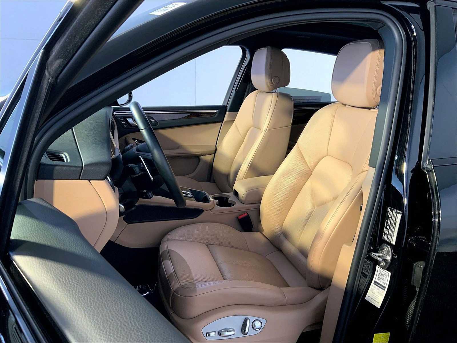 Certified 2023 Porsche Macan image 5