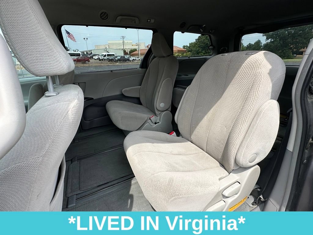Used 2014 Toyota Sienna LE AWD/4WD image 26
