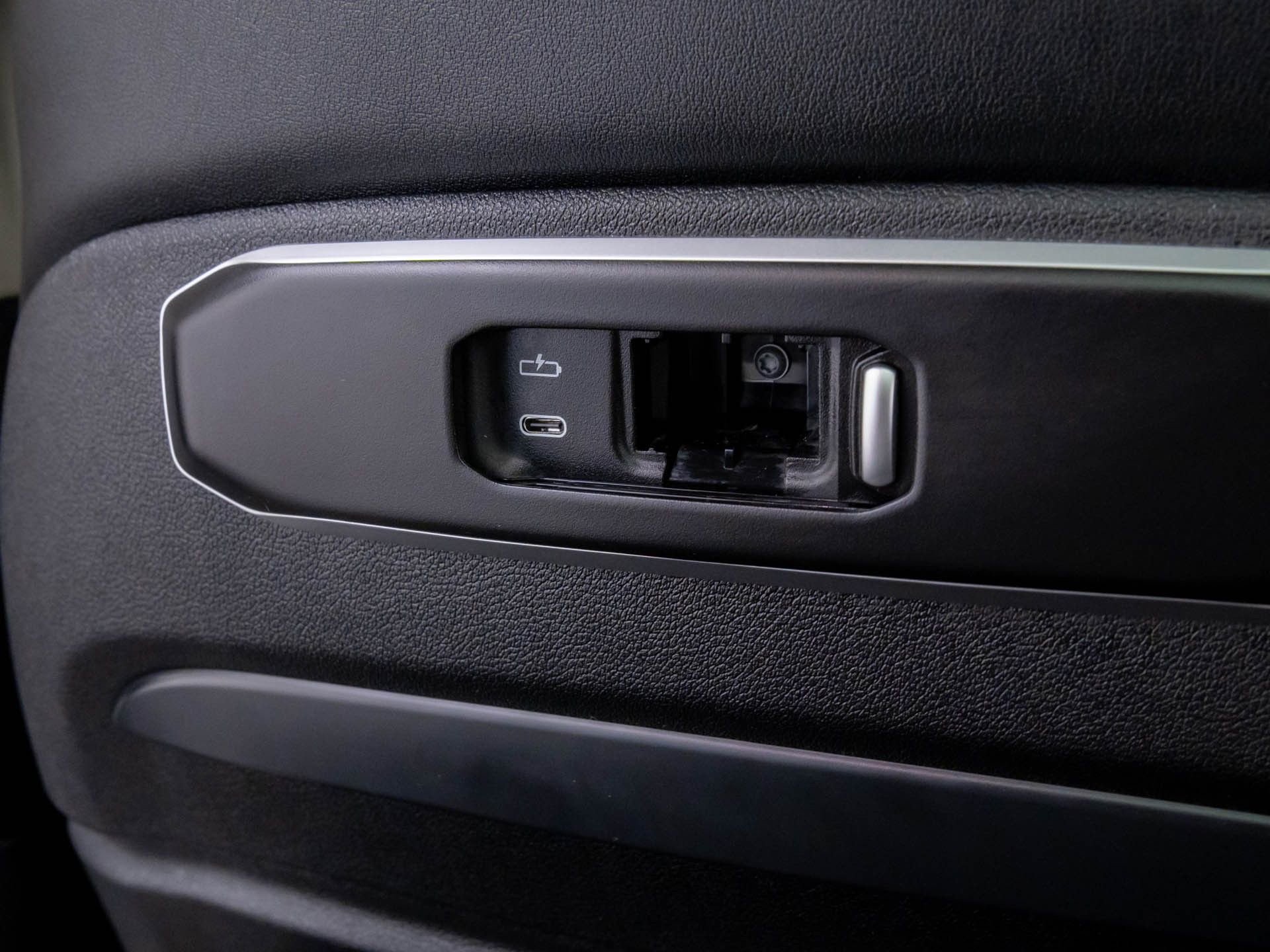 Certified 2025 BMW X7 xDrive40i w/ Executive Package image 22