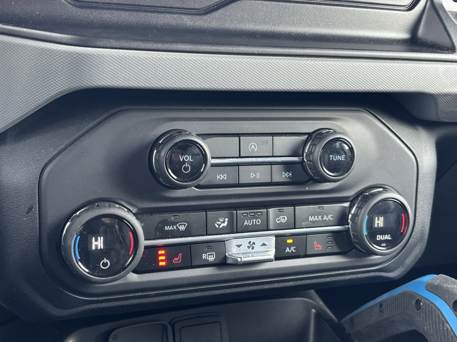 Used 2023 Ford Bronco Black Diamond image 25