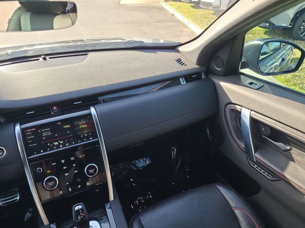 Used 2020 Land Rover Discovery Sport SE R-Dynamic image 3