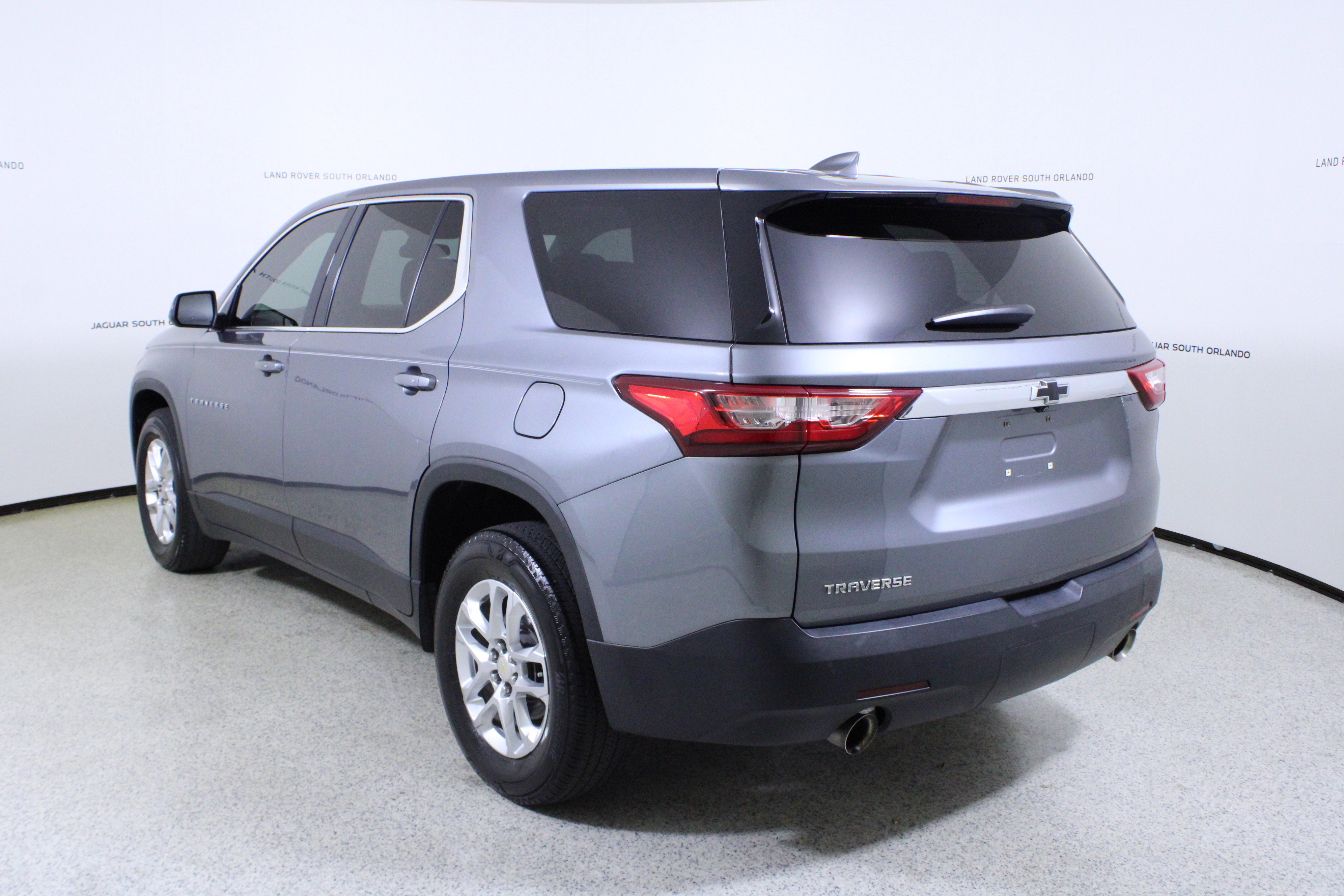 Used 2021 Chevrolet Traverse LS image 5