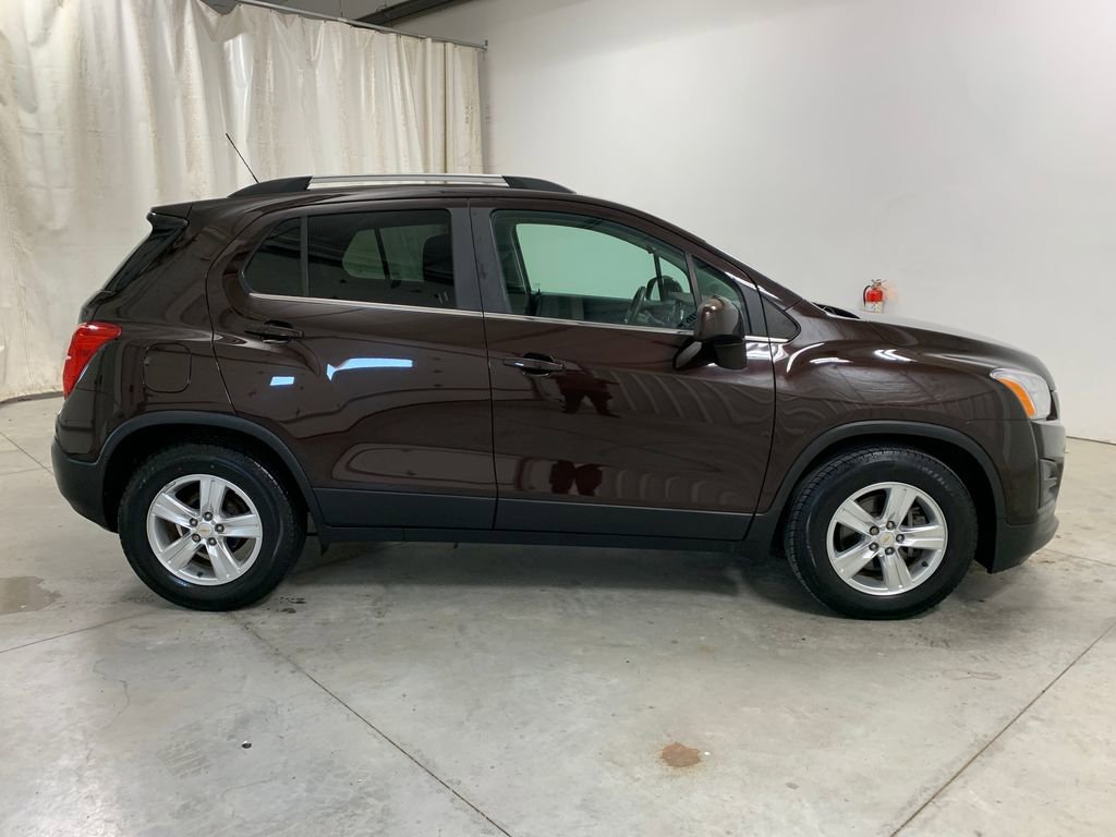 Used 2015 Chevrolet Trax LT w/ LT Sun and Sound Package image 11
