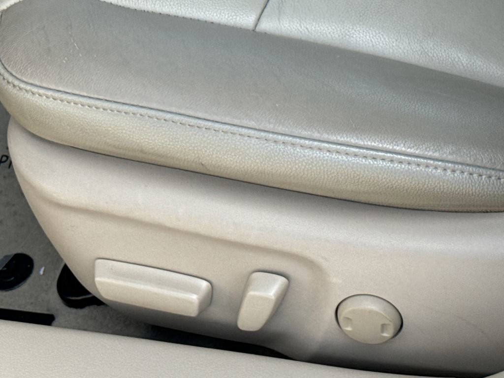 Used 2014 Toyota Camry XLE image 23