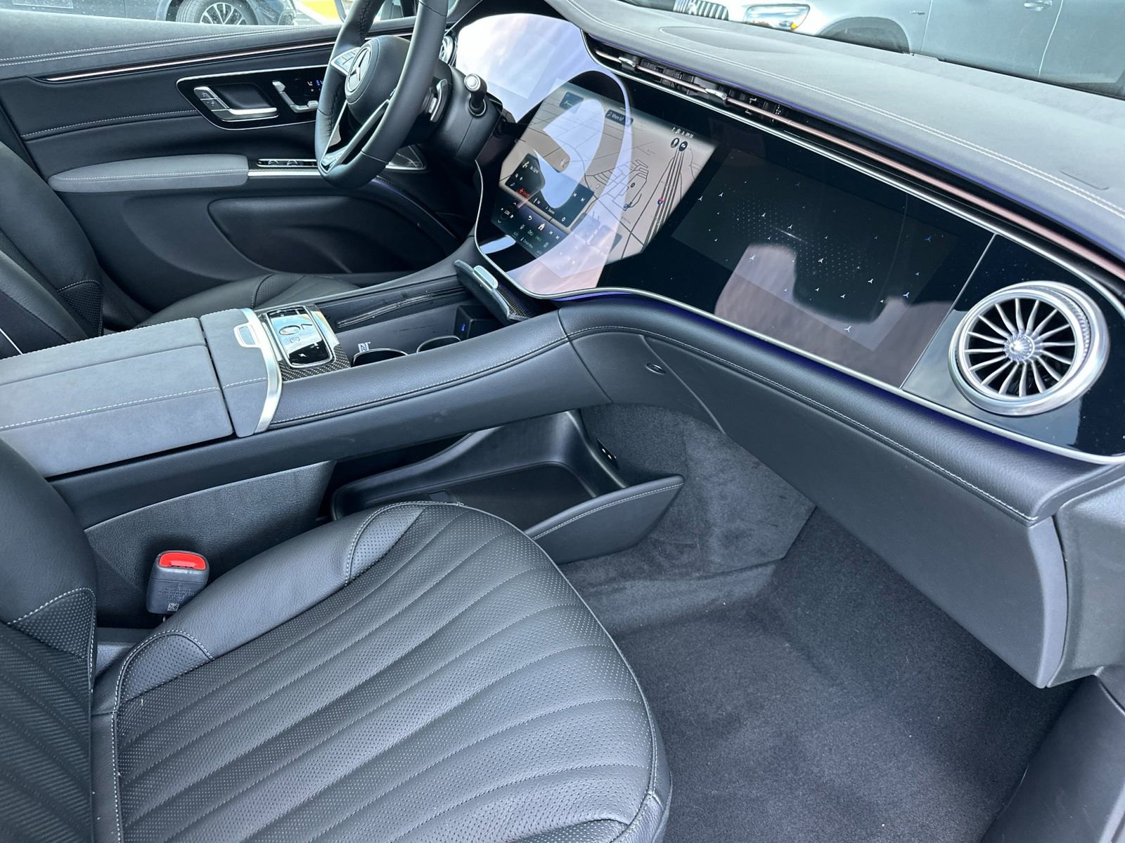 New 2026 Mercedes-Benz EQS 400 4MATIC SUV image 17