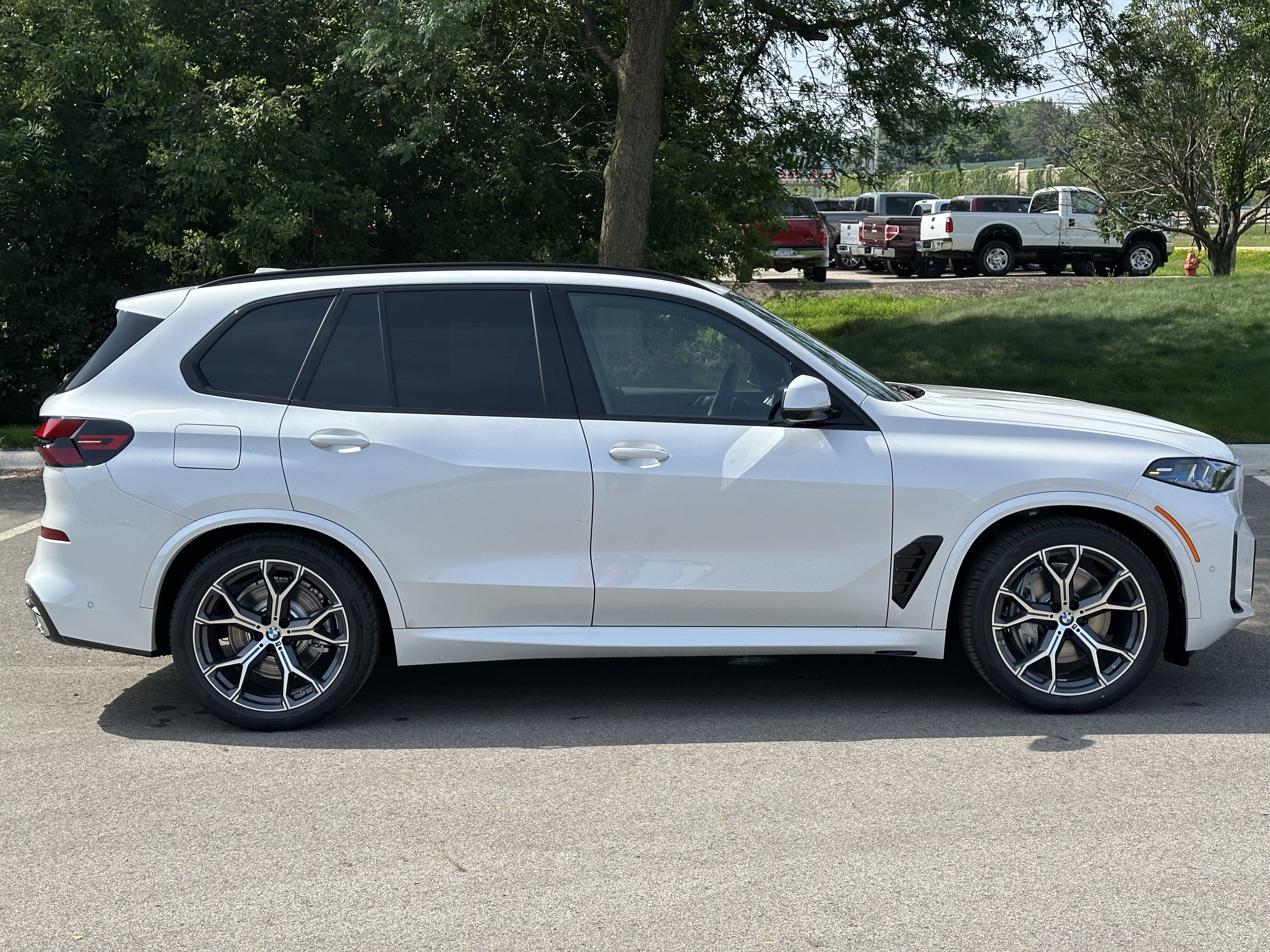 New 2026 BMW X5 xDrive50e w/ M Sport Package image 8