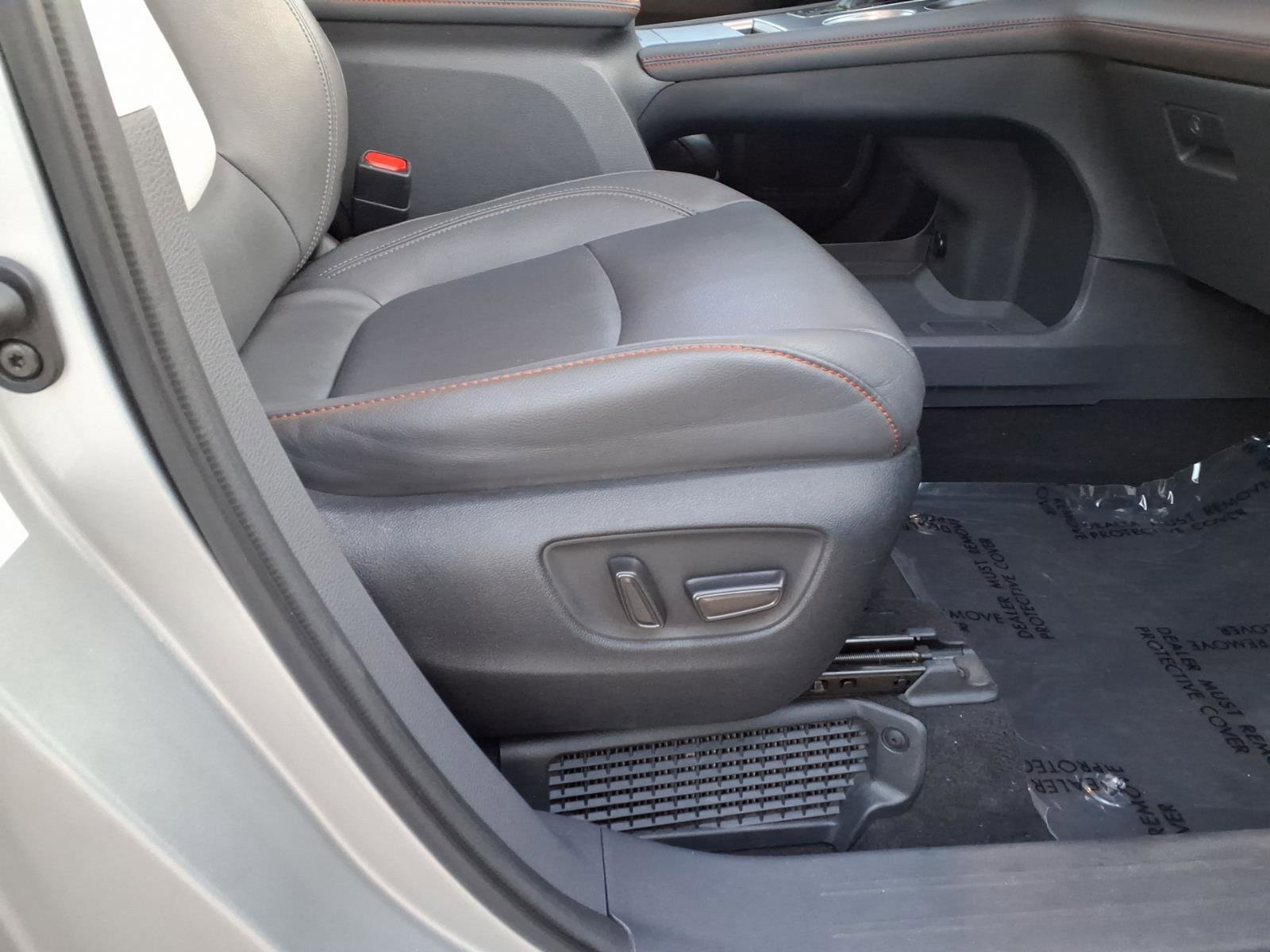 Used 2022 Toyota Sienna XSE w/ XSE Plus Package AWD/4WD image 16