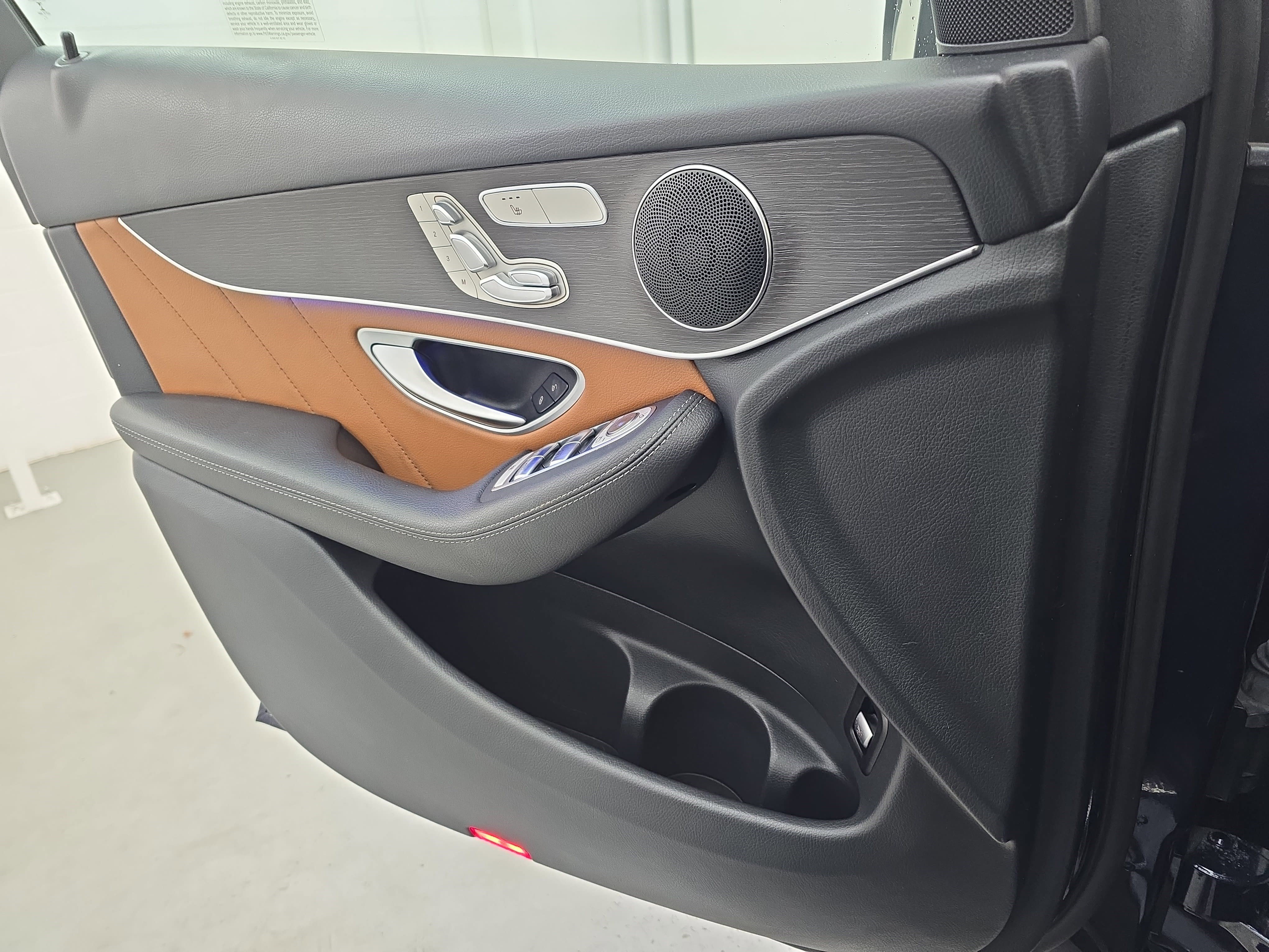 Used 2022 Mercedes-Benz GLC 300 image 25