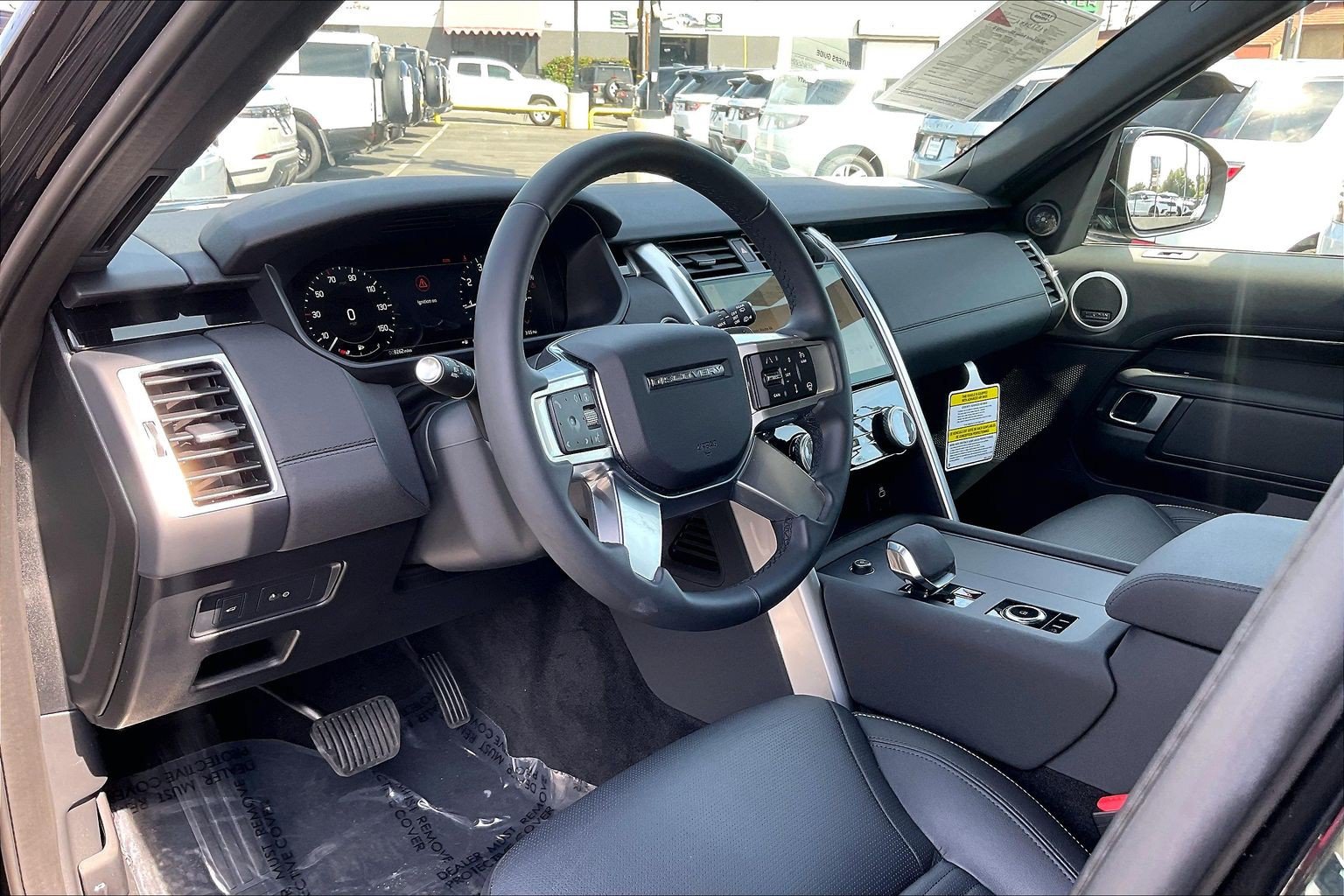 Certified 2025 Land Rover Discovery S AWD/4WD image 17