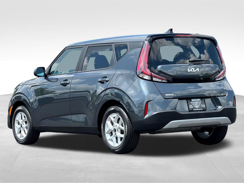 Used 2025 Kia Soul LX w/ LX Technology Package FWD image 5