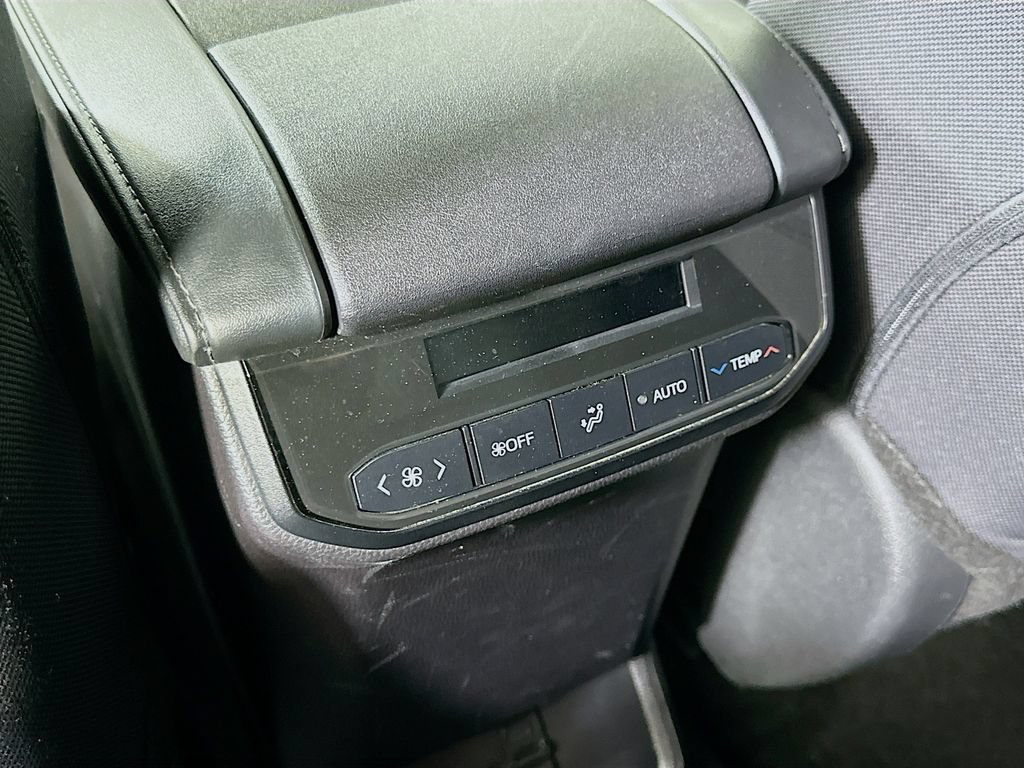 Used 2024 Toyota Highlander LE AWD/4WD image 30