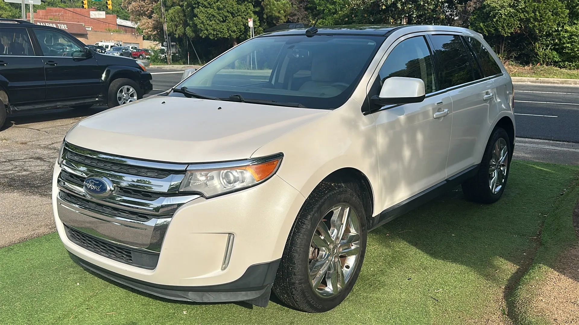 Used 2011 Ford Edge Limited w/ 302A Rapid Spec Order Code FWD image 3