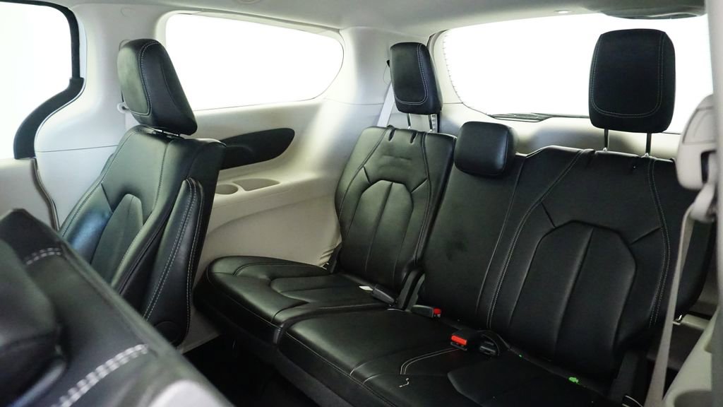 Used 2024 Chrysler Pacifica Limited FWD image 23